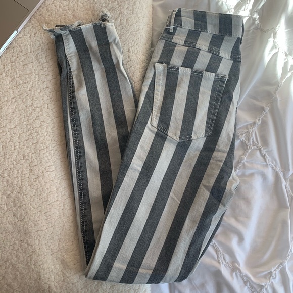 ๐HP 6/12๐ Subdued Striped Jeans - Picture 2 of 6